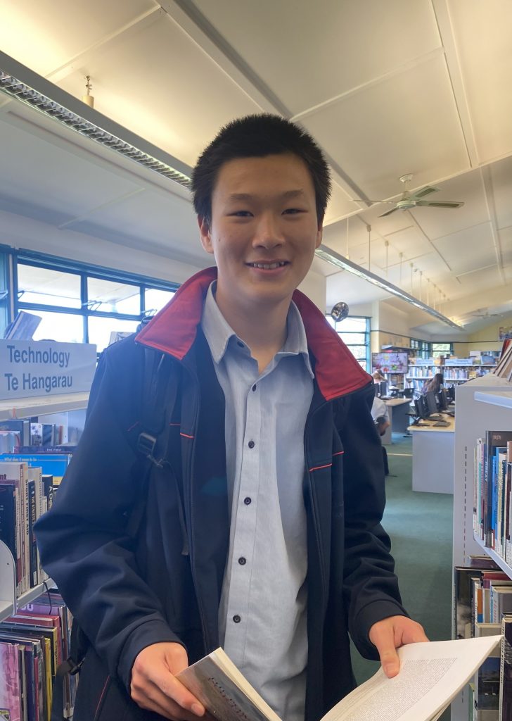 2023 VistaT4_bookcorner_Eddie